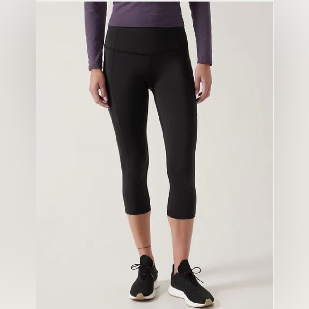 Athleta Ultimate Stash II Capri size small new with tags